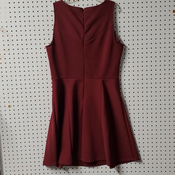 Dress - Picture 3 of 4